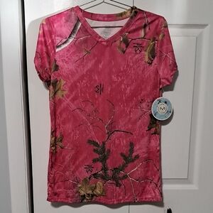 NWT! Women's Realtree Pink Camouflage V-Neck Top